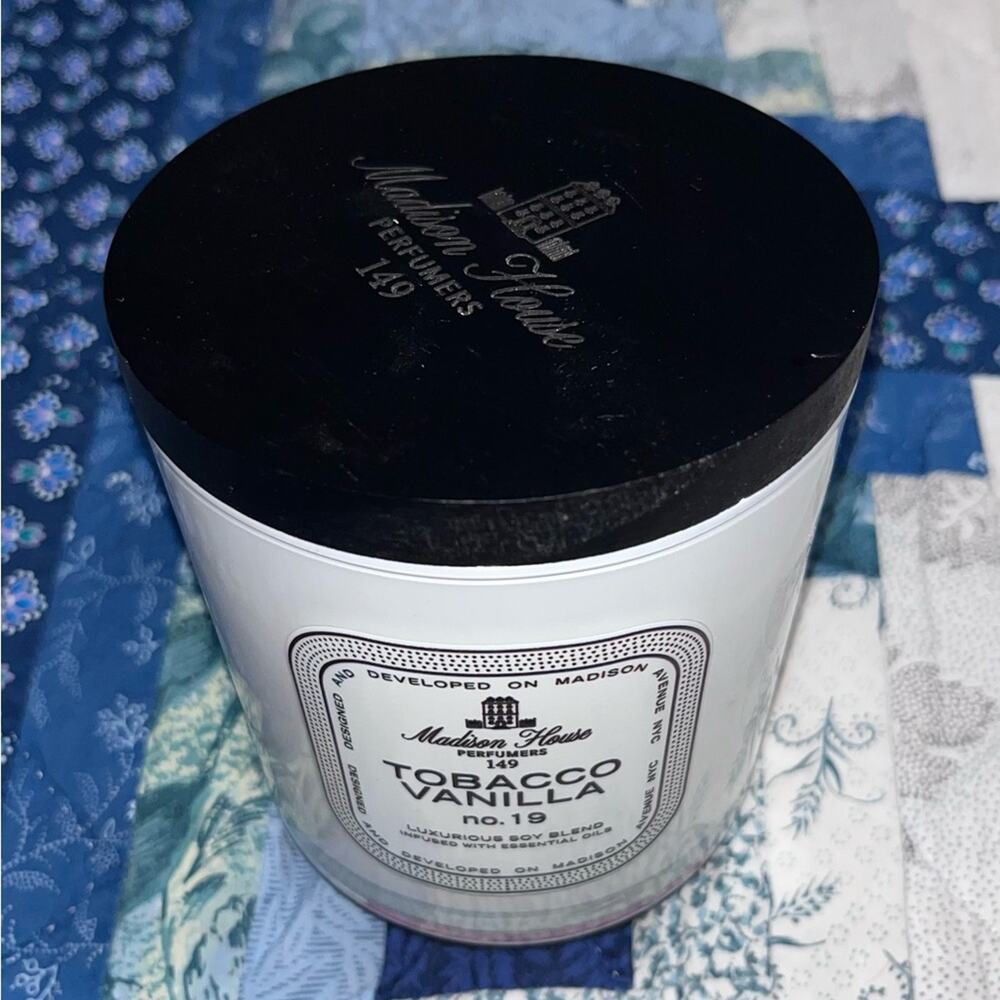 NEW! Maison des Bougies Madison House Perfumers Tobacco Vanilla Candle 13.5 oz - Picture 3 of 5